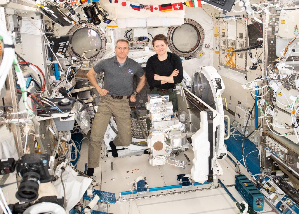 assembly of
            the pedestal on ISS